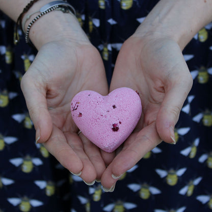 Love Heart Bath Bomb 70g - Ylang & Rose